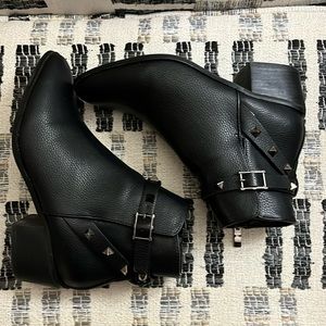 Catherine Malandrino black pebble vegan leather booties